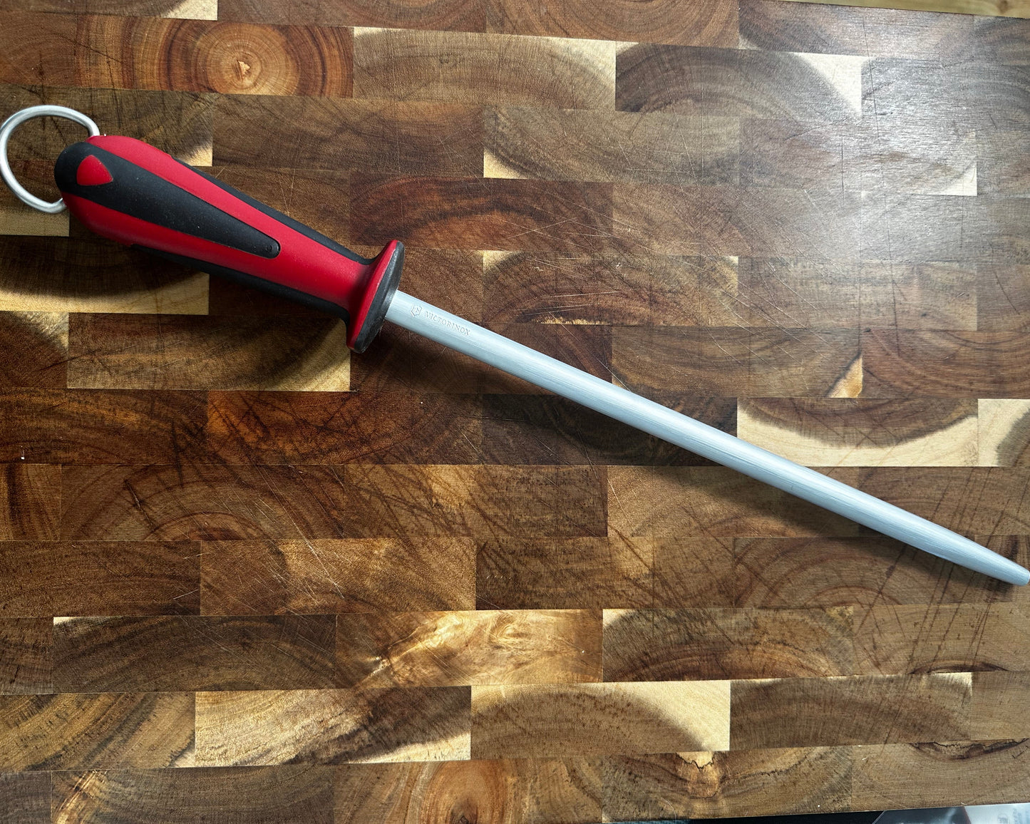 Fuzil/Chaira Victorinox Dual Grip 30cm – Redonda, Micro-Fino | Cabo Vermelho