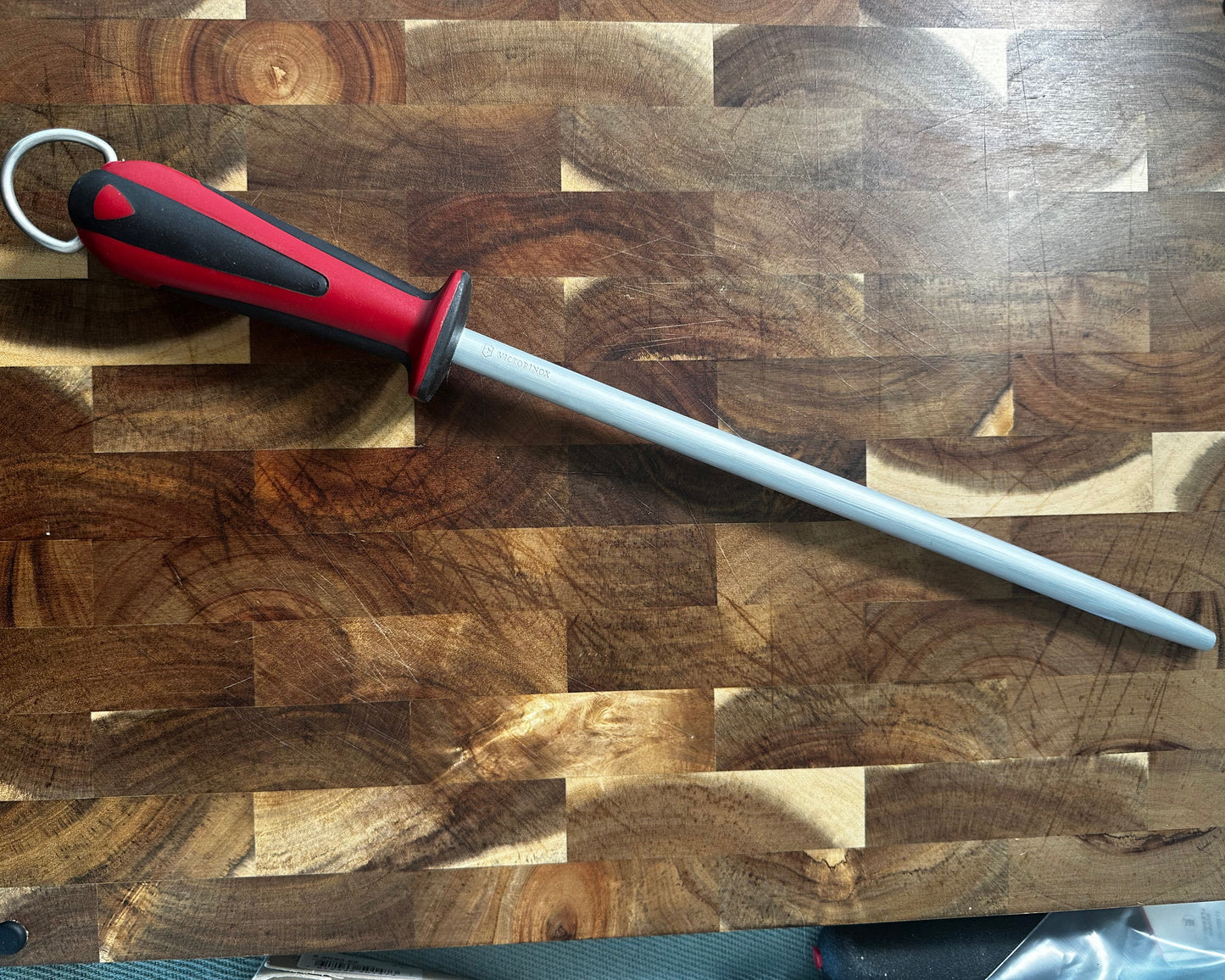 Fuzil/Chaira Victorinox Dual Grip 30cm – Redonda, Micro-Fino | Cabo Vermelho
