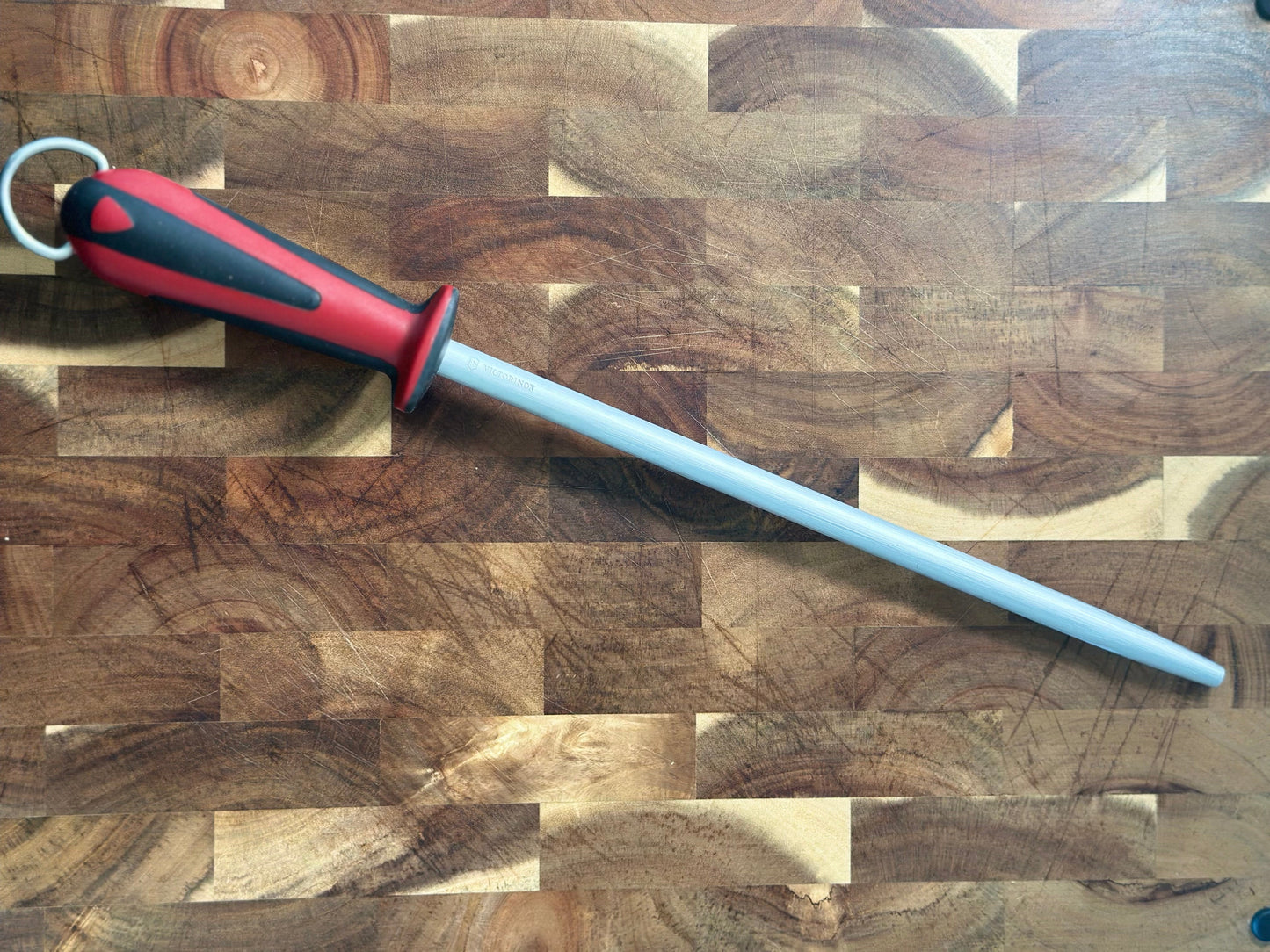 Fuzil/Chaira Victorinox Dual Grip 30cm – Redonda, Micro-Fino | Cabo Vermelho