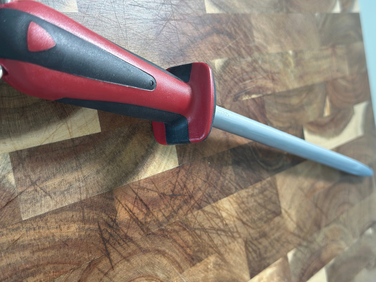 Fuzil/Chaira Victorinox Dual Grip 30cm – Redonda, Micro-Fino | Cabo Vermelho