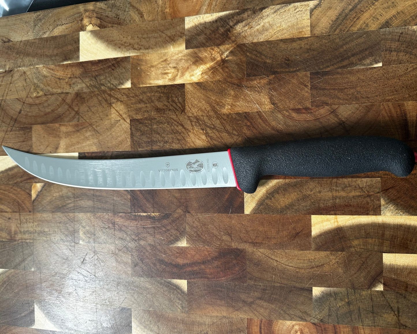 Navaja Victorinox Cimitarra de 25 cm con doble empuñadura Fibrox